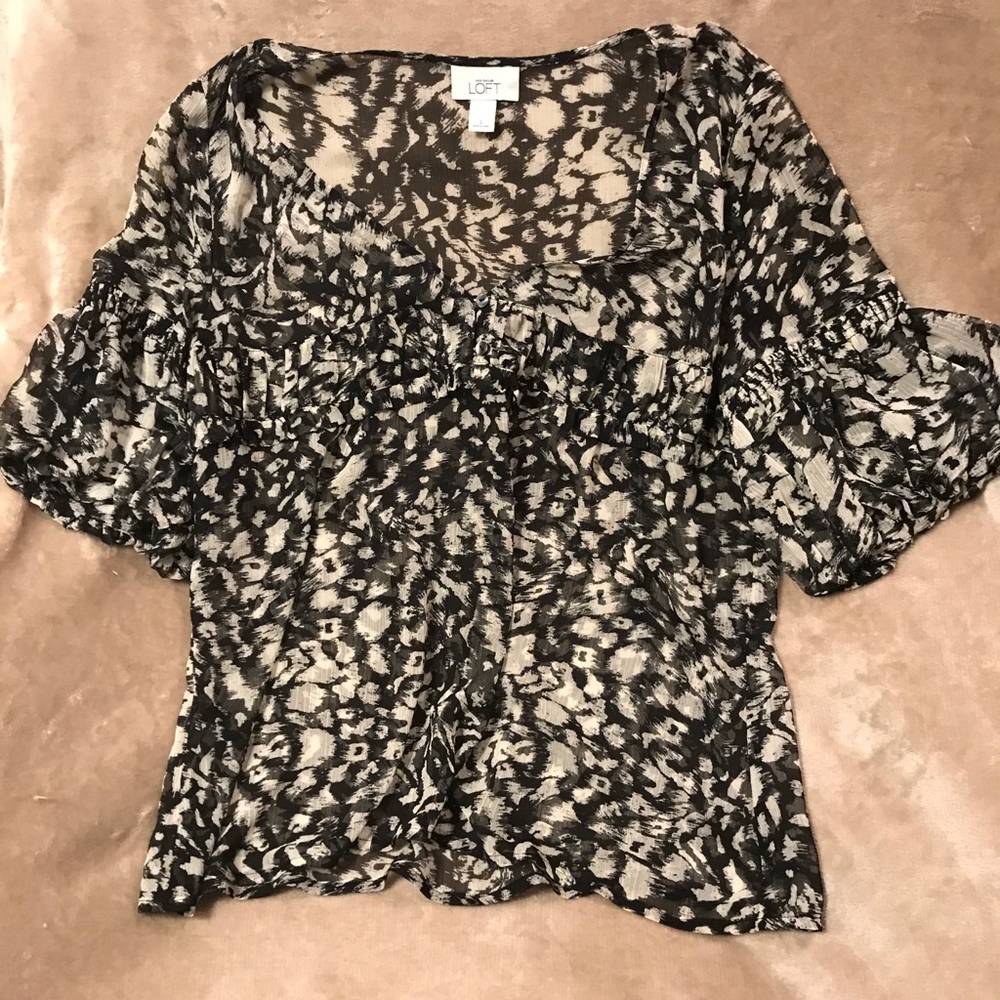 Women’s Size: L Black & White Short Sleeve Blouse